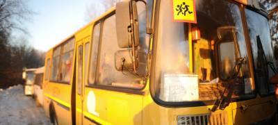 Пожарные эвакуировали сломавшийся школьный автобус в Карелии
