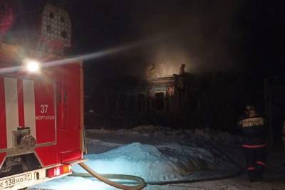 При пожаре в Чувашии из-за печки погибли три человека