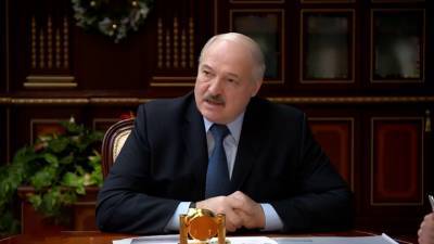 Лукашенко поручил ответить на "бандитские" санкции Запада