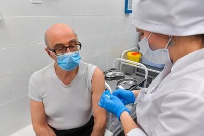 Названа доля пожилых среди прошедших вакцинацию от коронавируса москвичей