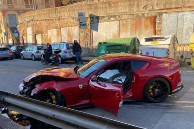 В Италии работник автомойки разбил Ferrari за 300 тысяч евро