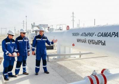 Казахстан возобновляет экспорт нефти через Россию