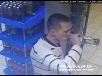 Житель Вологды выпил и закусил в супермаркете