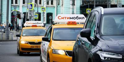 Петербургский таксист включил порно и стал мастурбировать при пассажирке