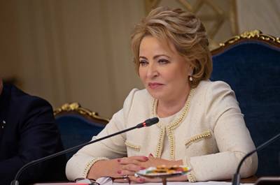 Матвиенко посоветовала Генпрокурору обратить внимание на отсутствие женщин среди его заместителей