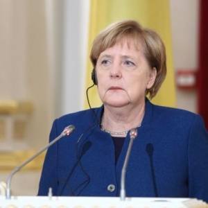 Меркель допустила продление локдауна в Германии до апреля