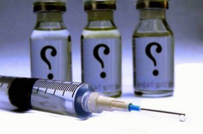 Блогер рассказал, как украинцев вакциной сажают «на смертельную иглу»