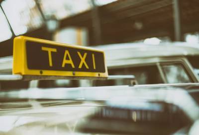 Недопустимое поведение: сервис такси заблокировал водителя-извращенца в Петербурге