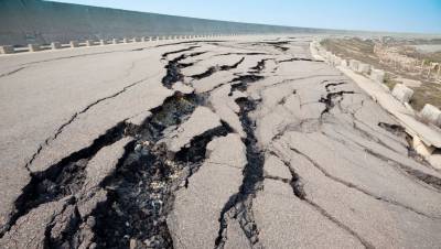 В сети появились кадры землетрясения на границе России и Монголии