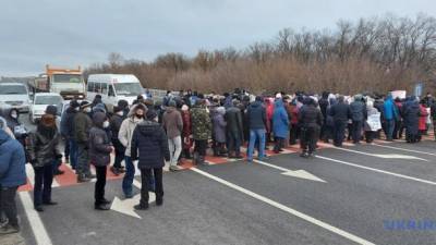 В Запорожской области люди блокируют трассу из-за строительства каолинового карьера
