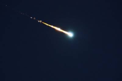 В небе над Россией взорвался метеорит. Видео