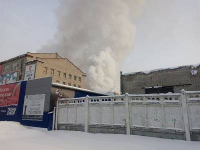 57 спасателей и 20 спецмашин тушили пожар на фабрике «Русь»