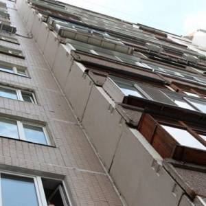 В Одессе мужчина выжил после падения с восьмого этажа. Видео