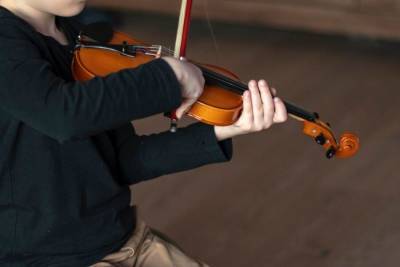 В Челябинске завели дело против девятилетнего мальчика-скрипача