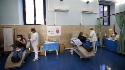 "Я - вакцинирован": итальянские медики мотивируют коллег сделать прививку от коронавируса