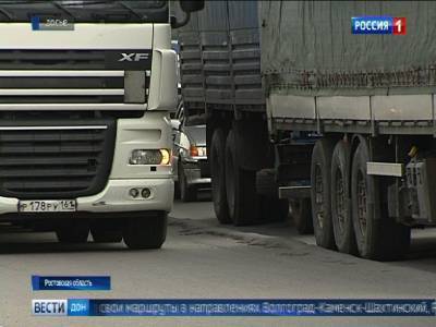 На въезде в Ростов со стороны Таганрога обустроили бесплатные парковки для большегрузов