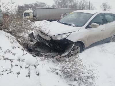 На трассе М-5 в Рязани женщина на «Хендай» врезалась в металлический забор