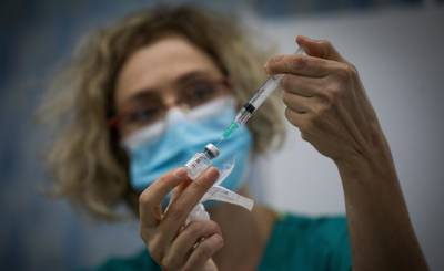 Минздрав: число побочных эффектов резко растет после второй инъекции прививки