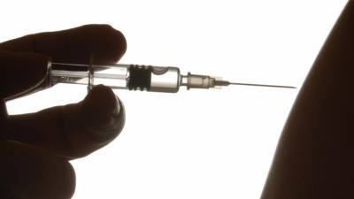 В Центре Гамалеи заявили об эффективности вакцин против COVID-19 с 18 мутациями