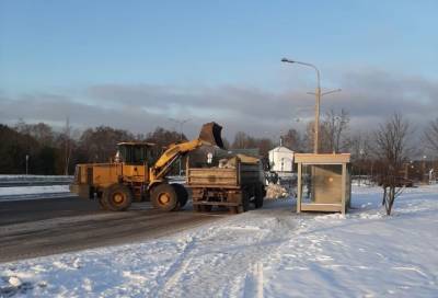 За две недели в Сосновом Бору убрали более 2100 кубометров снега