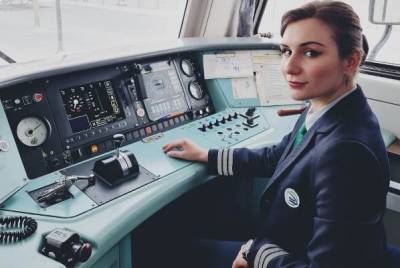 Первая в России женщина-машинист электрички вышла в рейс в Москве
