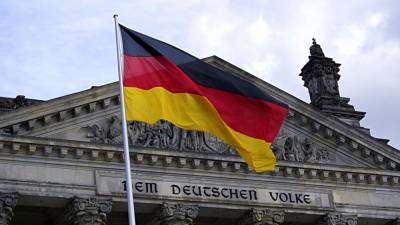 Германия может продлить карантинные меры до середины весны