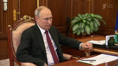 Президент обсудил с министром просвещения вопросы дистанционного формата обучения в российских школах