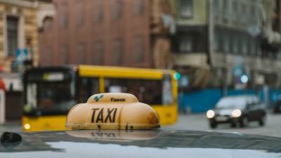 Таксиста-онаниста задержали в Петербурге