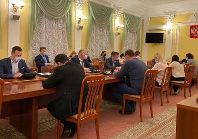 Право депутатов гордумы иметь помощников обсудили на слушаниях - ya62.ru - Рязань