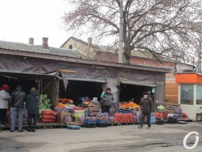 Одесская «торговая площадь» рядом с Привозом никуда не делась (фото)