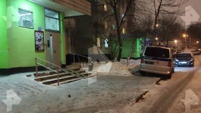 Напавший на полицейских в Москве мужчина ранее ранил себя ножом