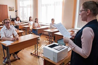 В Госдуме намерены законодательно повысить зарплаты педагогов