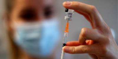 Головная боль и слабость. Израиль рассказал о побочных эффектах вакцины Pfizer
