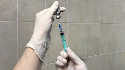 Москва расширила список вакцинируемых от коронавируса