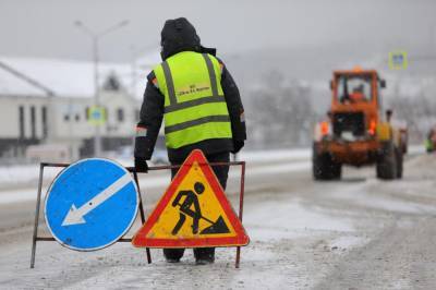200 единиц спецтехники вышли убирать снег с улиц Южно-Сахалинска