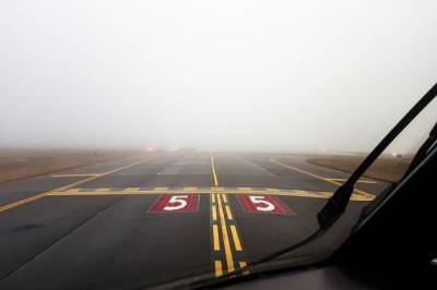 Вылет шести авиарейсов задержали в аэропорту Владивостока из-за тумана