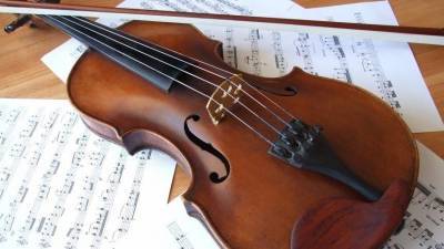 Маленькому одаренному скрипачу из Челябинска грозит штраф за «громкие репетиции»