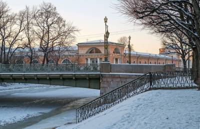Облачно, слабый снег и до -14 будет в Петербурге в четверг