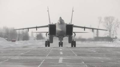Истребители МиГ-31БМ уничтожили самолёт-разведчик условного противника — видео