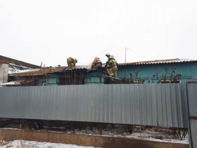 В Ленинском районе Астрахани на пожаре пострадали два человека