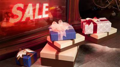 Эксперт призвала продать ненужные новогодние подарки для восполнения бюджета
