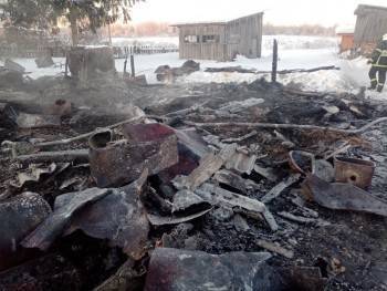 В Усть-Кубинском районе на пепелище дома нашли два тела