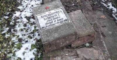 В Херсоне вандалы атаковали могилы павших красноармейцев