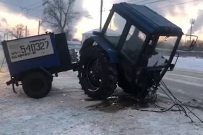 В Башкирии трактор разорвало на две части при столкновении с иномаркой