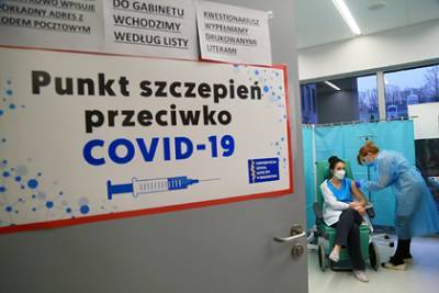 В Польше зафиксировали первое тяжелое осложнение после вакцины от коронавируса
