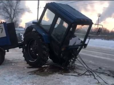 В Башкирии после столкновения с Kia Sorento трактор развалился пополам