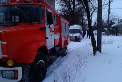 Под Днепром скорая помощь с роженицей застряла в снегу