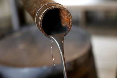 Цена нефти Brent впервые с февраля поднялась выше $57 за баррель