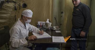 Российские военврачи в полевом госпитале оказали медпомощь жителям Мартакерта