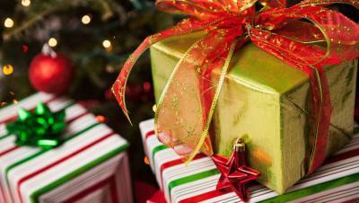 Россиянам посоветовали продавать ненужные новогодние подарки